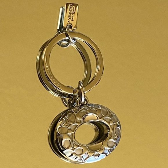 Coach Embossed Signature Logo Open Oval Shape Silver Keychain - Picture 7 of 13
